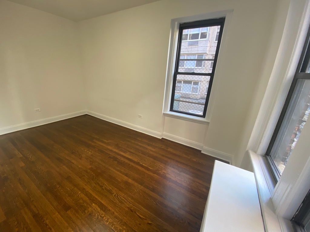 West 12th Street - Photo 11