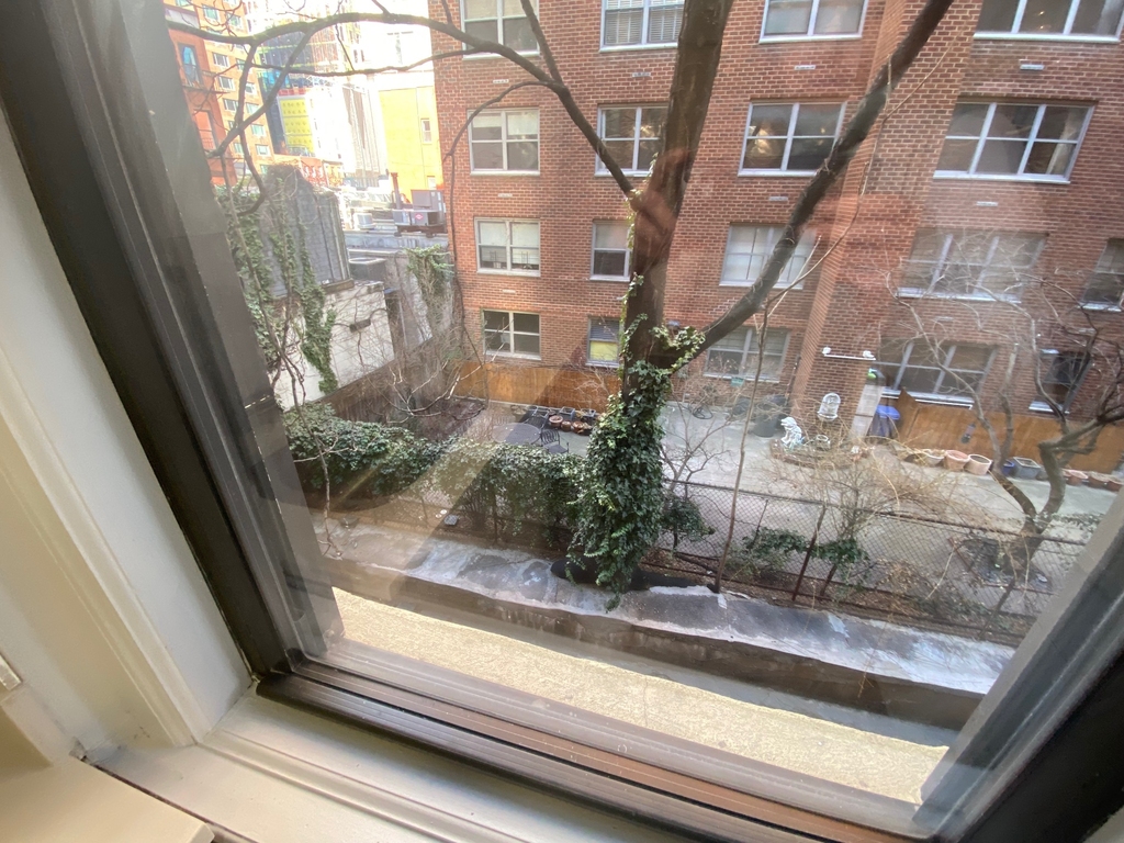 West 12th Street - Photo 7