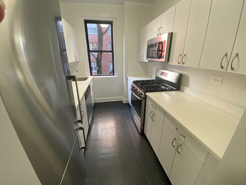 West 12th Street - Photo 6