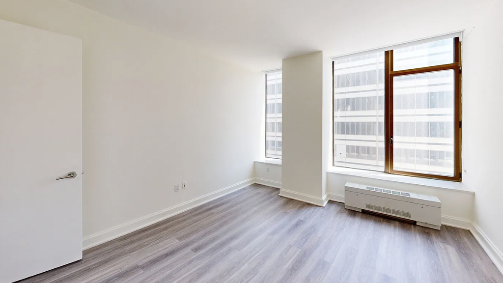 Hanover Square - Photo 3