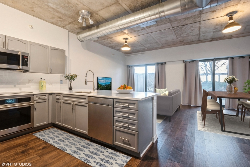 807 Davis Street - Photo 1