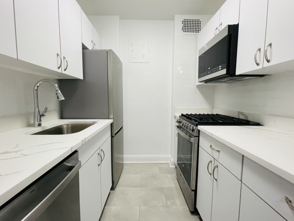 96 Fifth Avenue - Photo 2