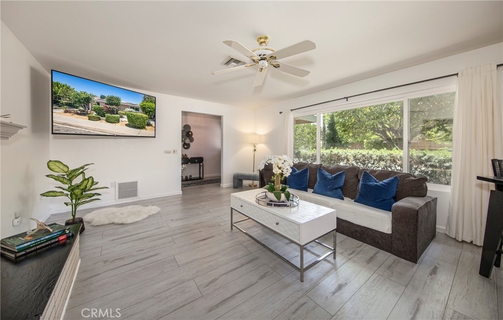 25050 Lawton Avenue - Photo 3
