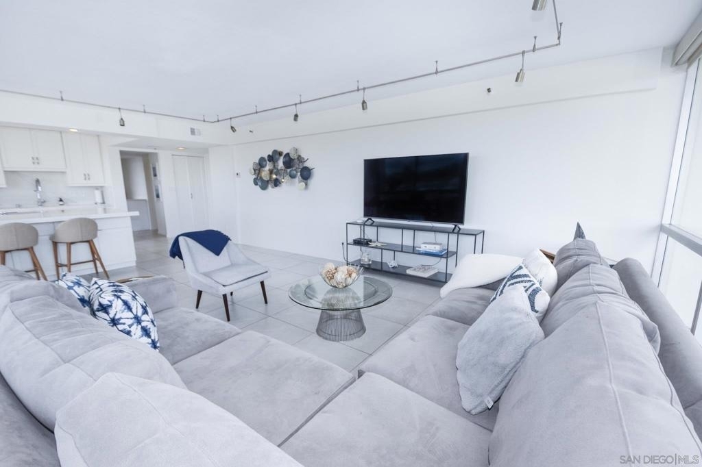 1710 Avenida Del Mundo - Photo 4