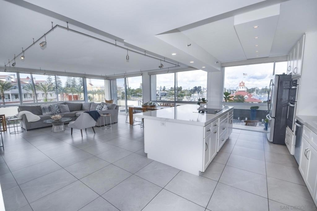 1710 Avenida Del Mundo - Photo 1