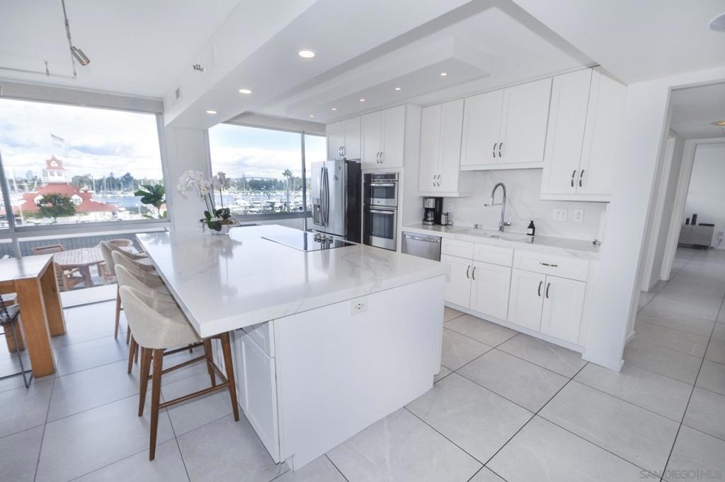 1710 Avenida Del Mundo - Photo 2