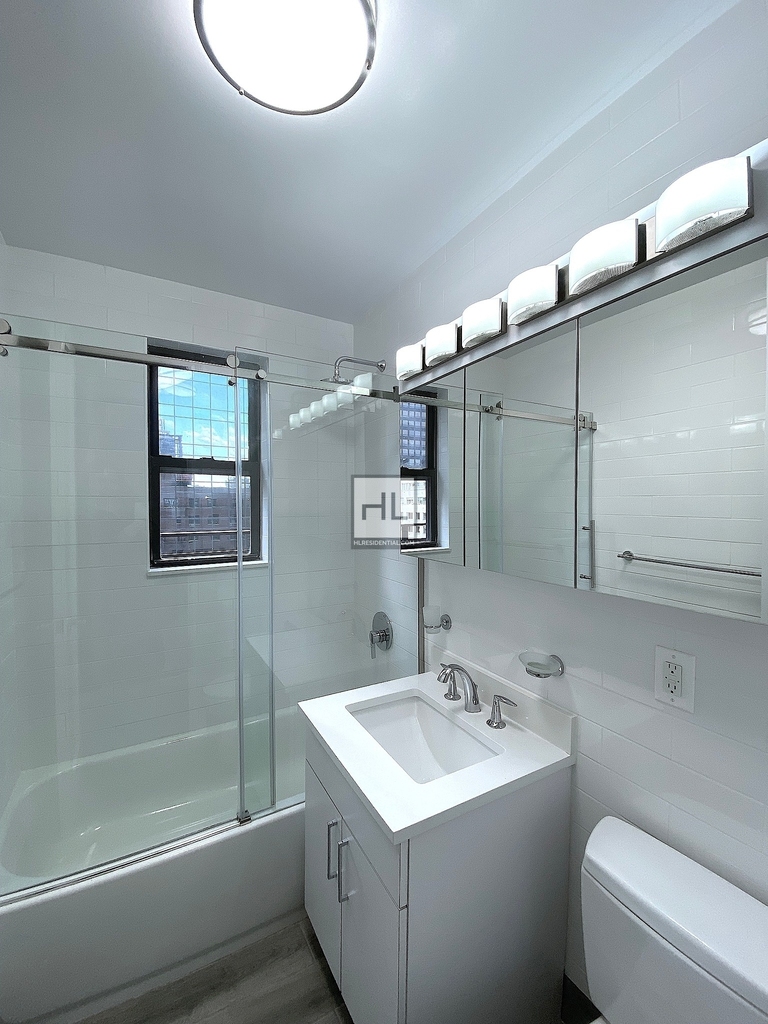 East 57th Street - Photo 4