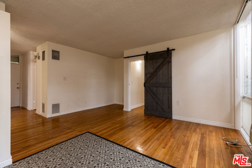 11133 Rose Avenue - Photo 12