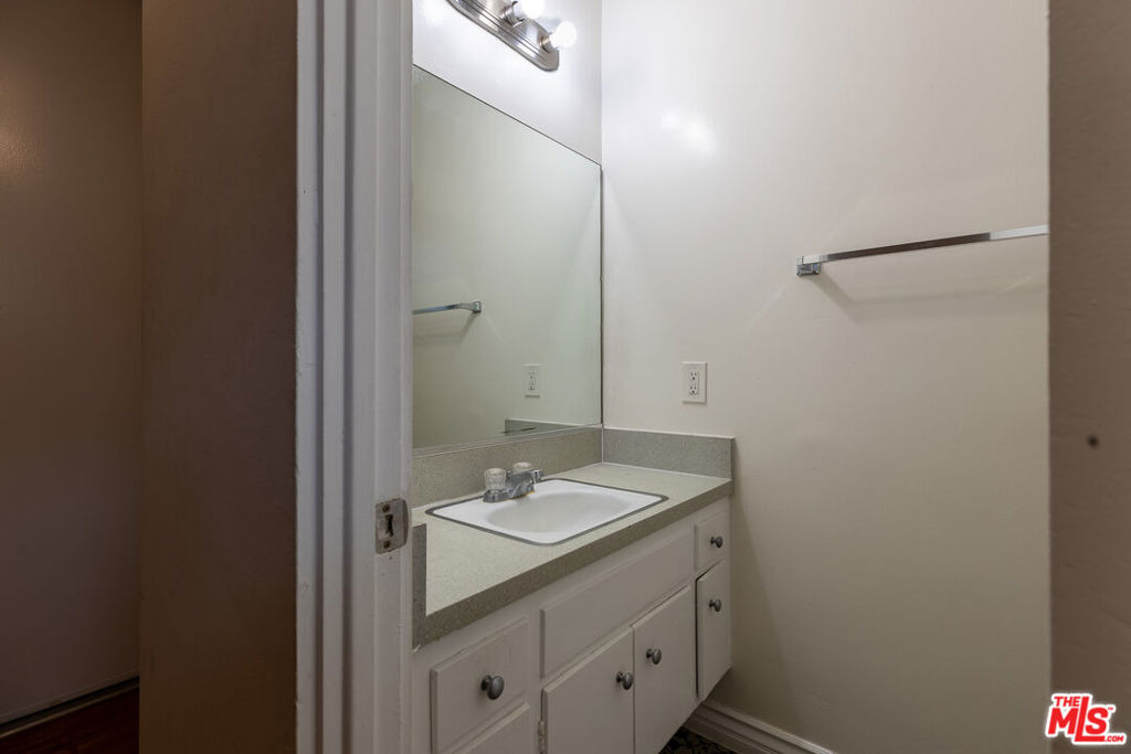 11133 Rose Avenue - Photo 6