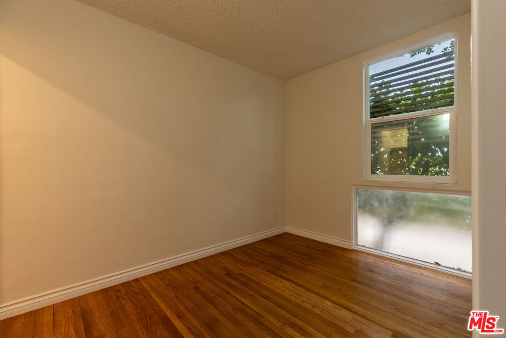 11133 Rose Avenue - Photo 3
