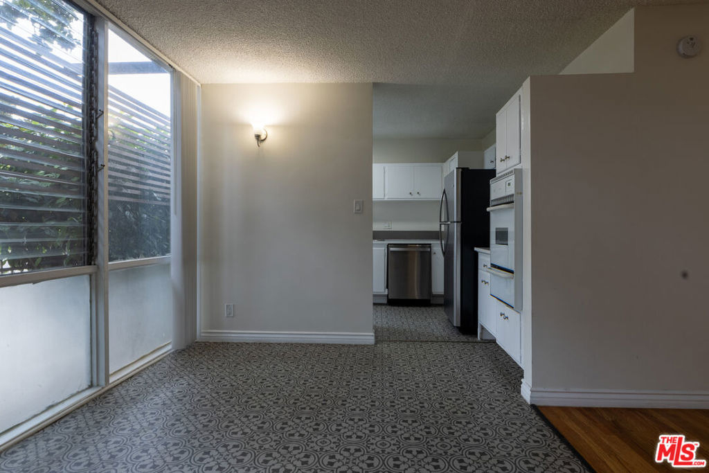 11133 Rose Avenue - Photo 11