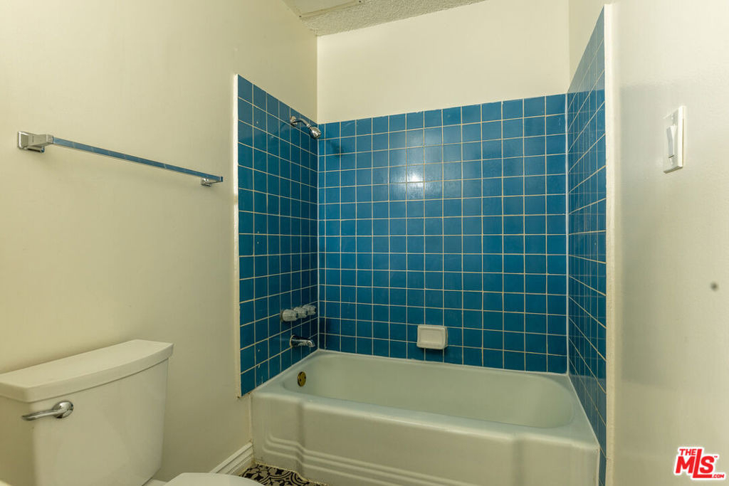 11133 Rose Avenue - Photo 16