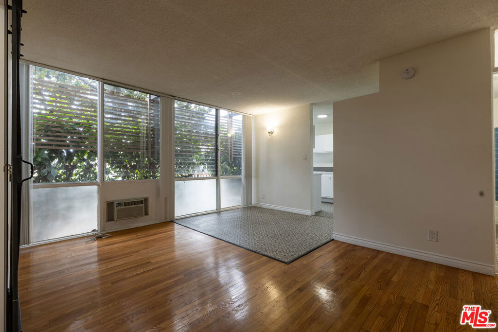 11133 Rose Avenue - Photo 0