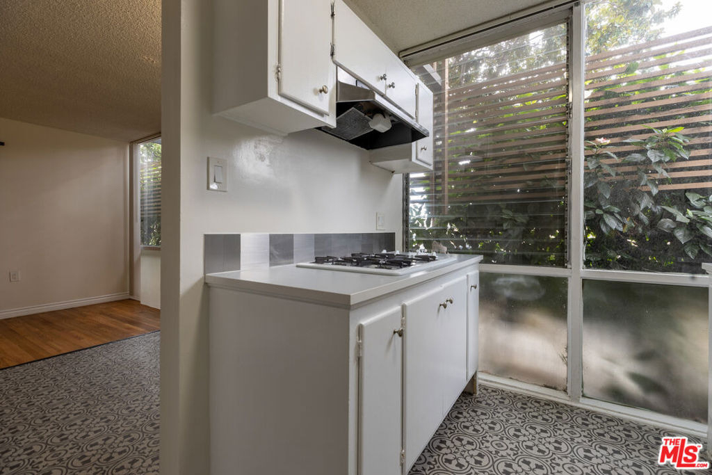 11133 Rose Avenue - Photo 10