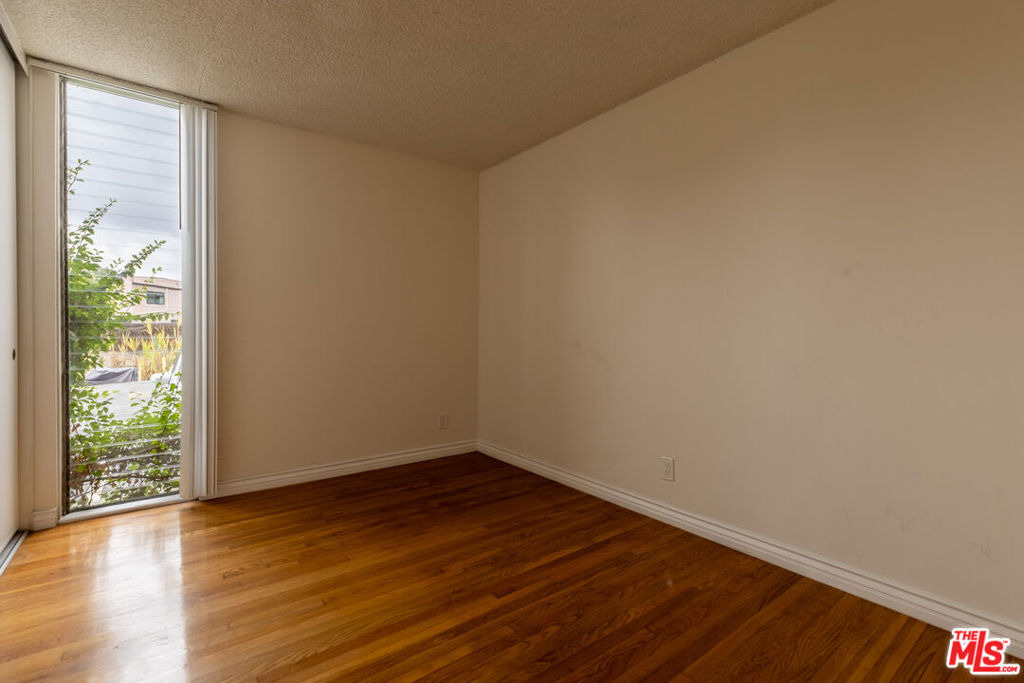 11133 Rose Avenue - Photo 9