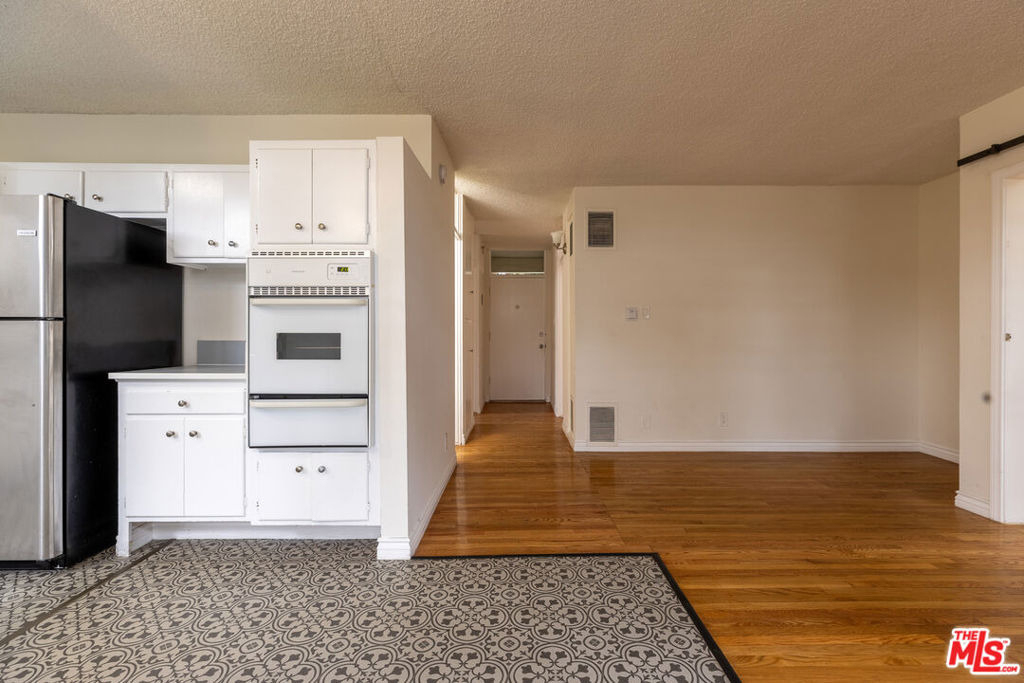 11133 Rose Avenue - Photo 13