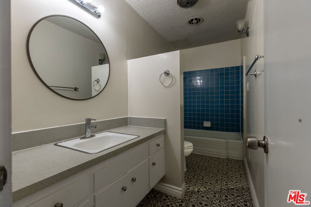 11133 Rose Avenue - Photo 5