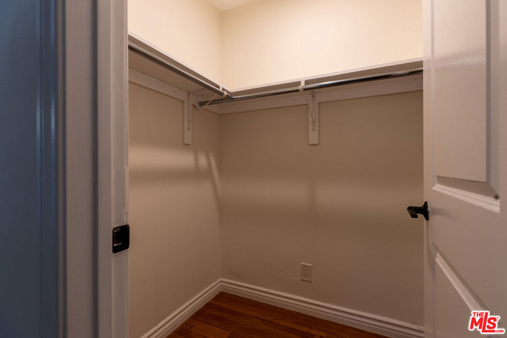 11133 Rose Avenue - Photo 2