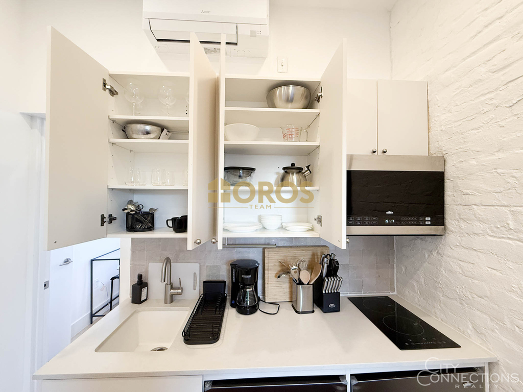322 East 11th Street - Photo 5