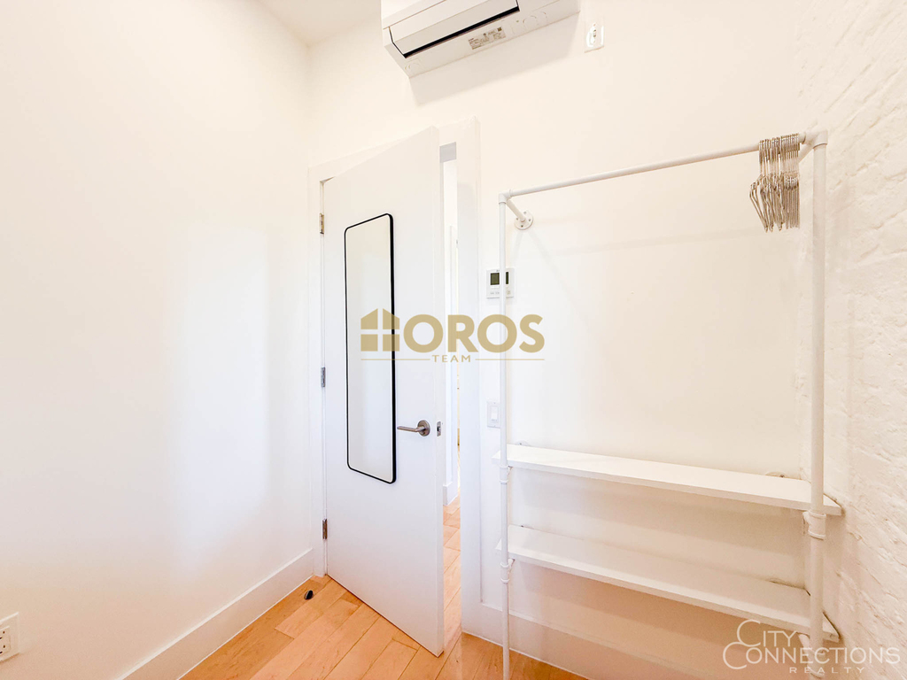 322 East 11th Street - Photo 7