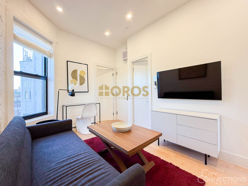 322 East 11th Street - Photo 0