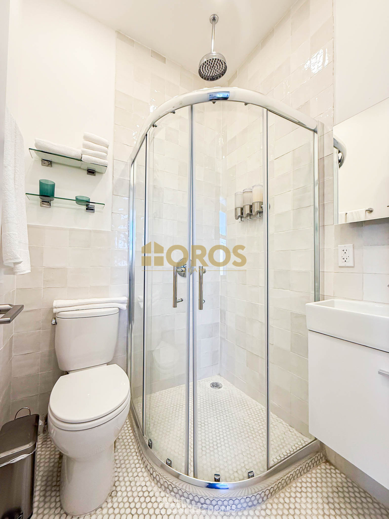 322 East 11th Street - Photo 10