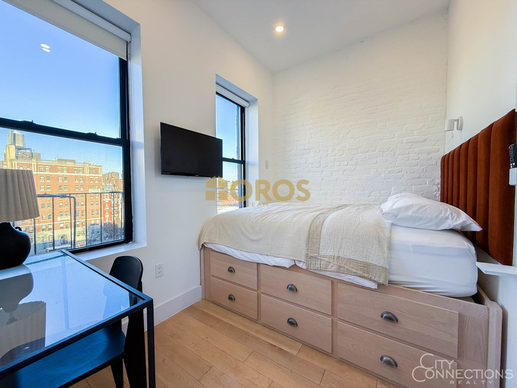 322 East 11th Street - Photo 8