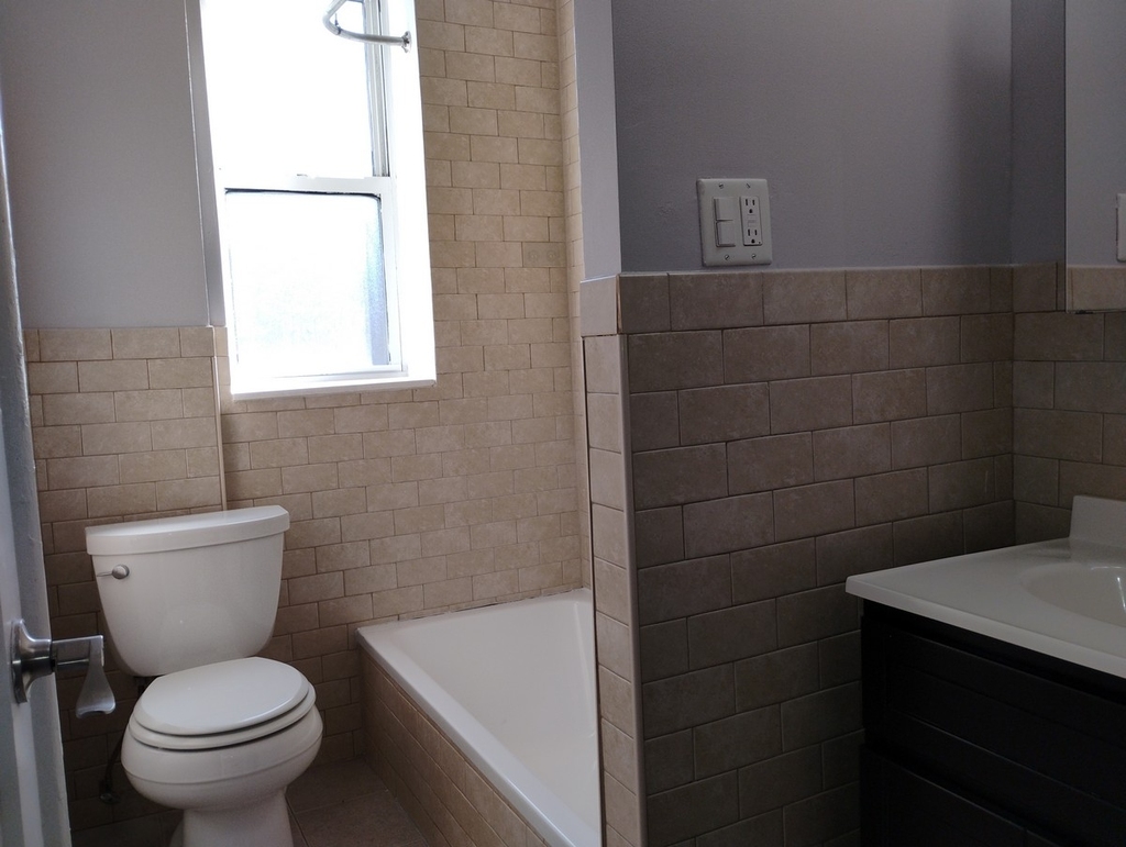 1 bedroom - Vermilyea Ave - Photo 2