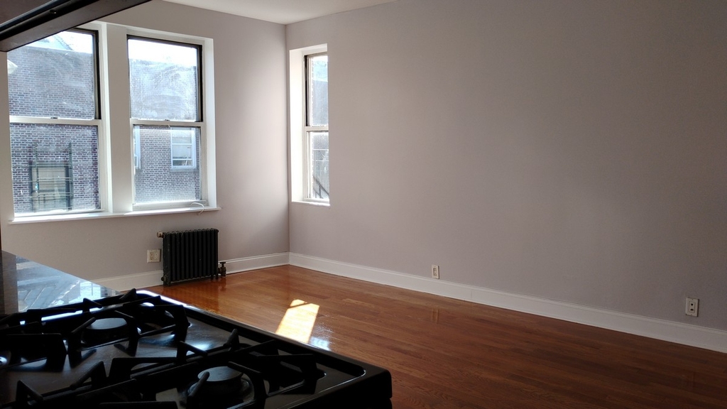 1 bedroom - Vermilyea Ave - Photo 5