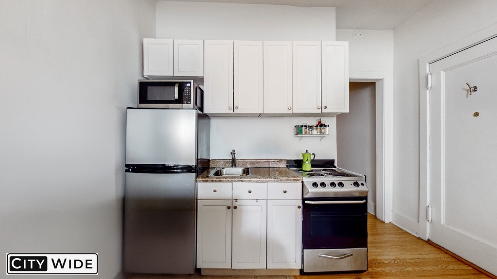 77 Christopher Street - Photo 5