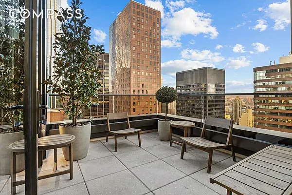 135 E 47th Street - Photo 11