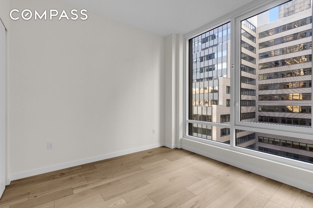 135 E 47th Street - Photo 4