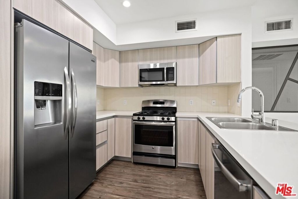 409 Hayworth - Photo 1