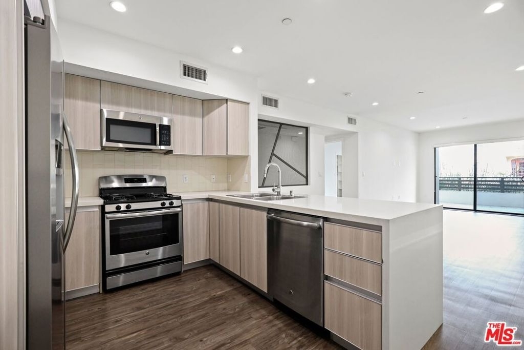 409 Hayworth - Photo 2