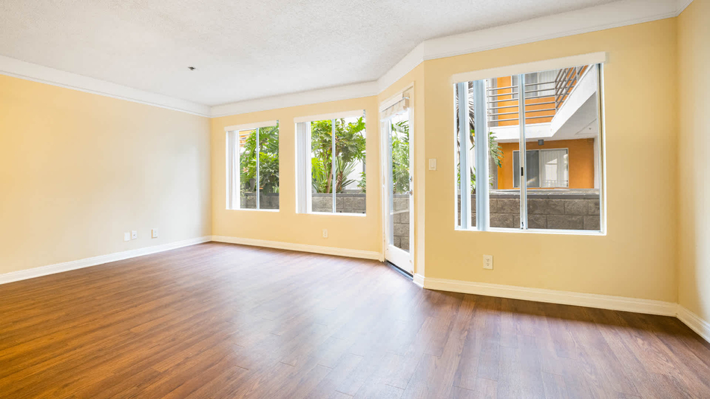 4920 Van Nuys Blvd - Photo 4