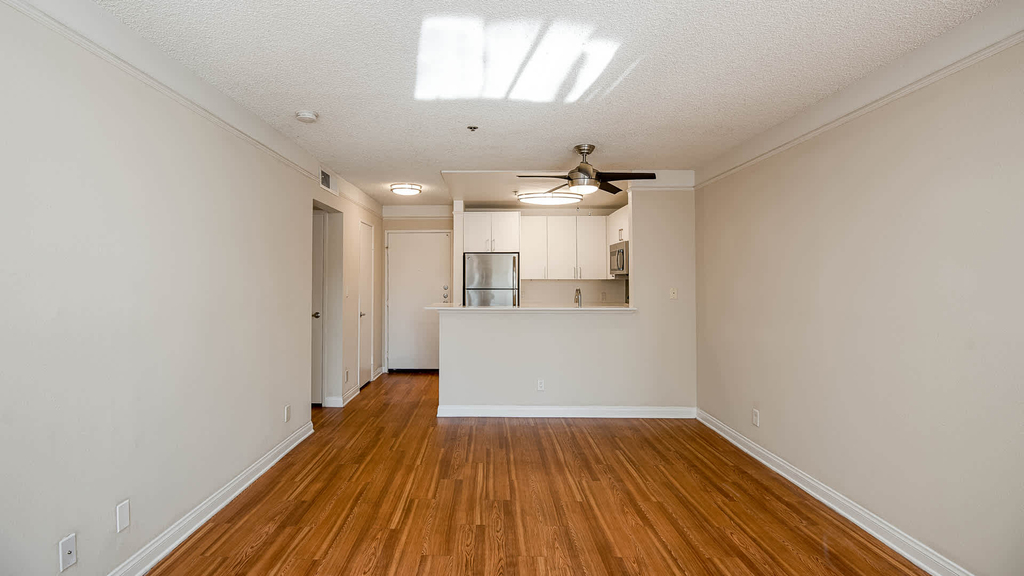 4920 Van Nuys Blvd - Photo 3