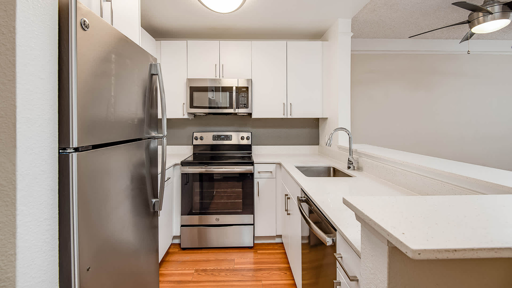 4920 Van Nuys Blvd - Photo 1