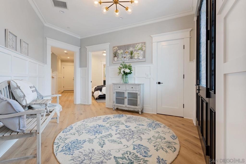1048 Isabella Ave - Photo 3