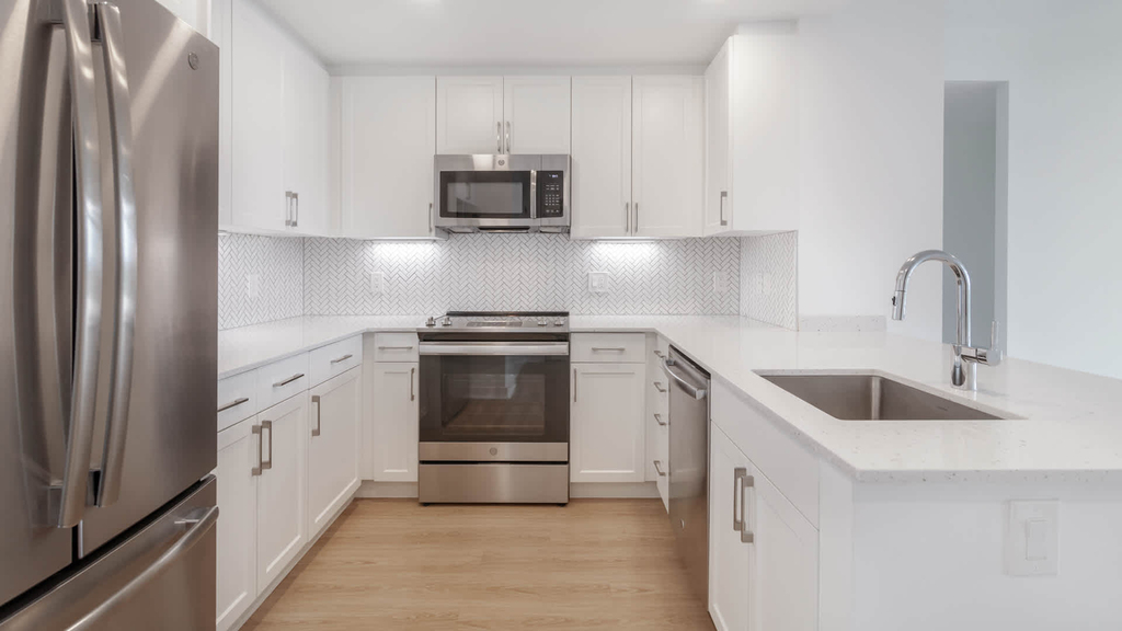 818 N. Quincy Street - Photo 4