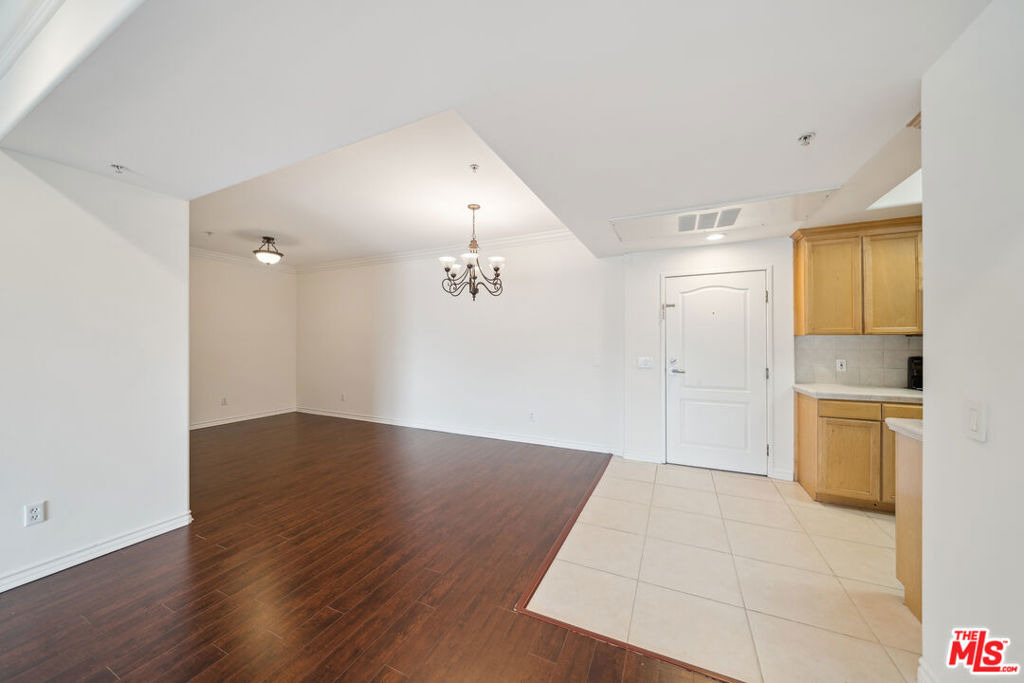 3328 S. Oakhurst Ave. - Photo 2