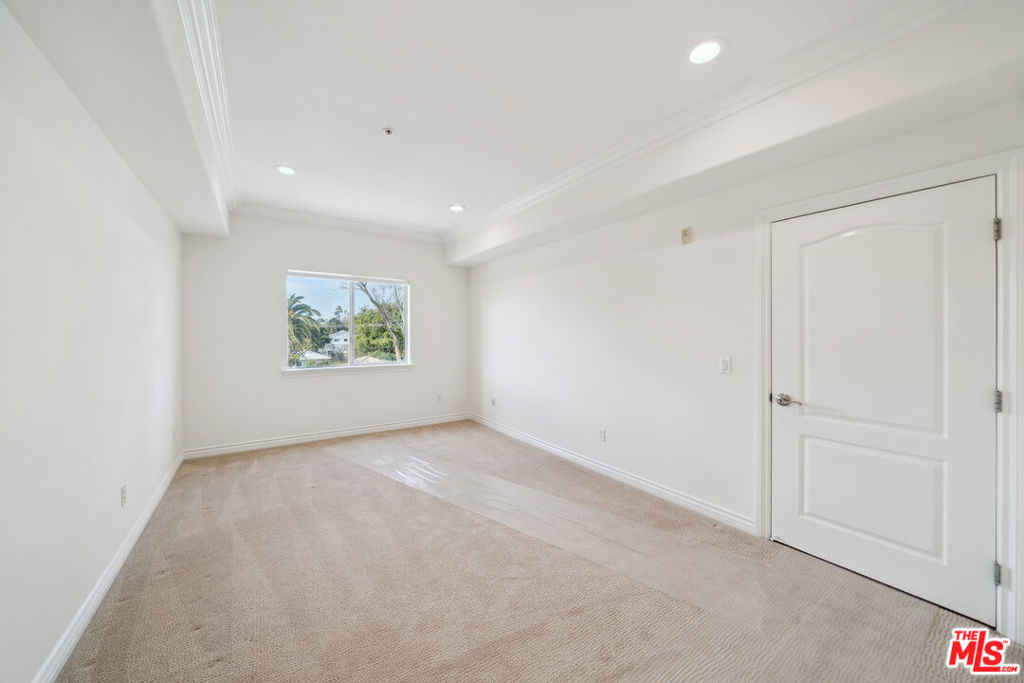 3328 S. Oakhurst Ave. - Photo 7