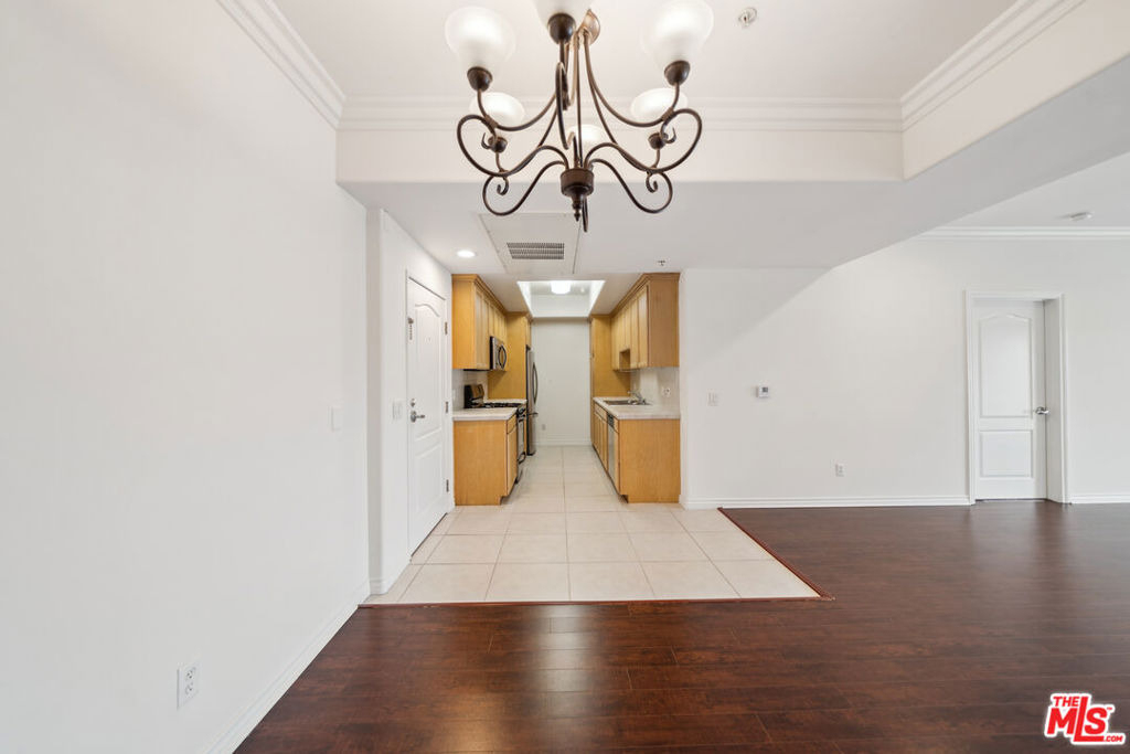 3328 S. Oakhurst Ave. - Photo 0