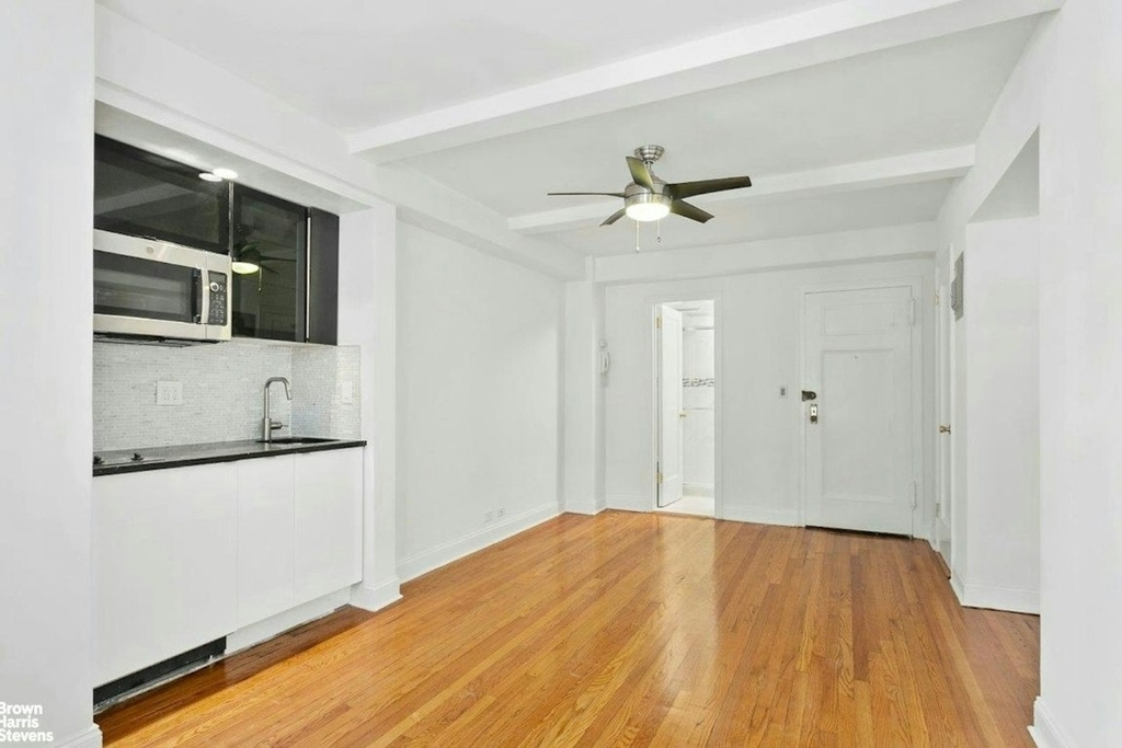 304 E 41st Street - Photo 5