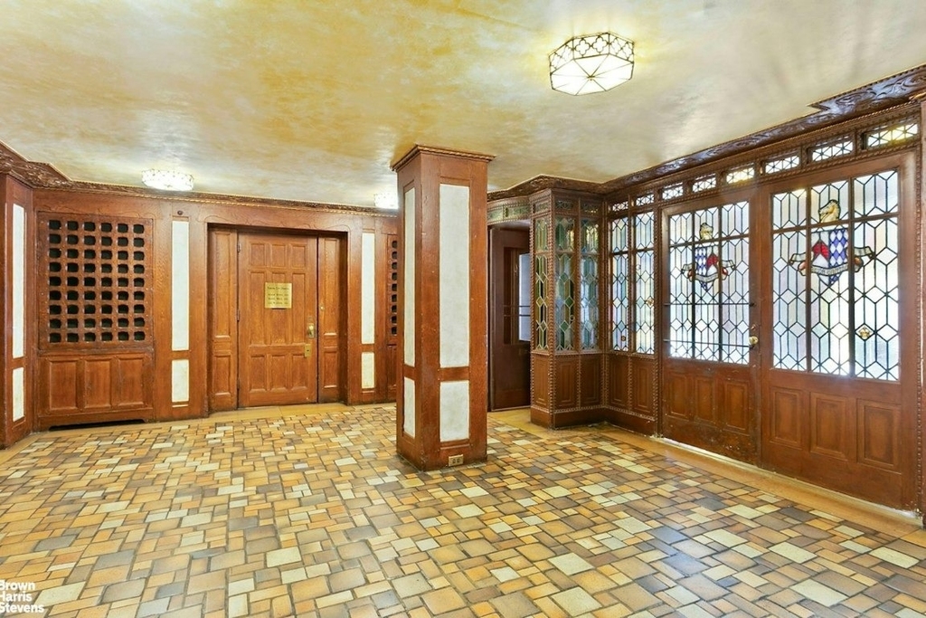 304 E 41st Street - Photo 11
