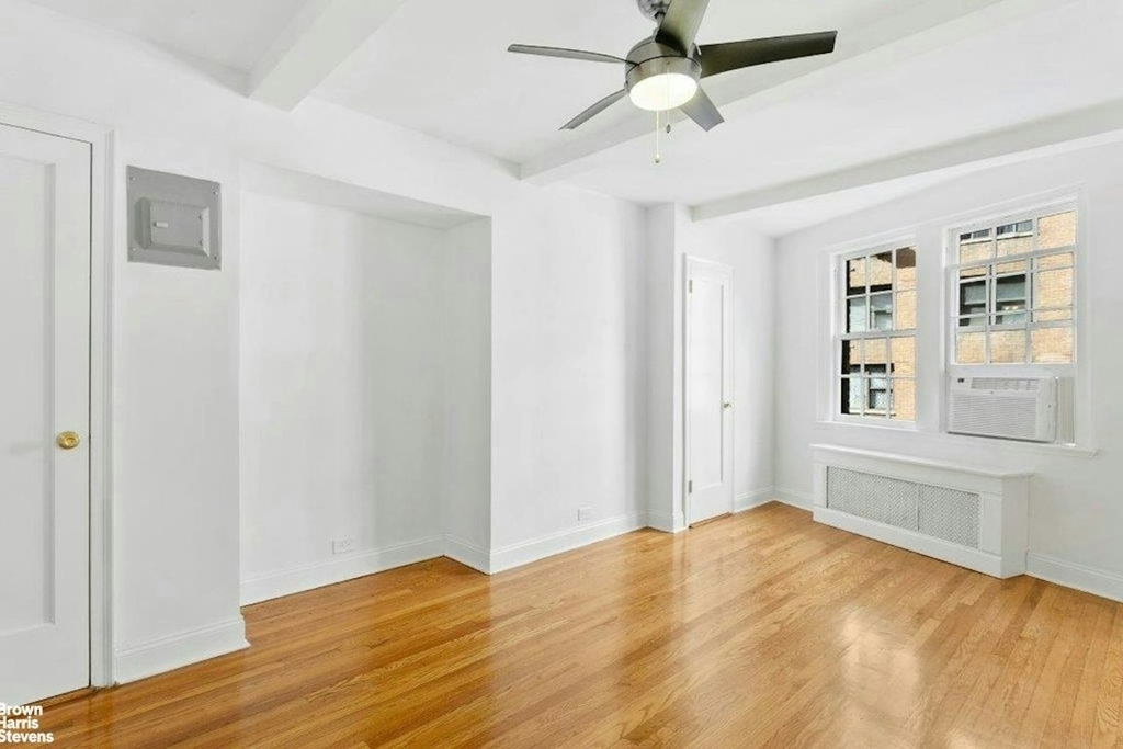 304 E 41st Street - Photo 6