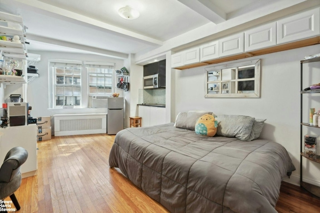 304 E 41st Street - Photo 0