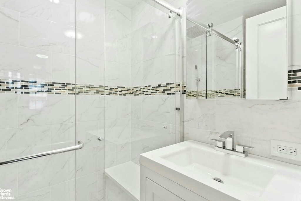 304 E 41st Street - Photo 10
