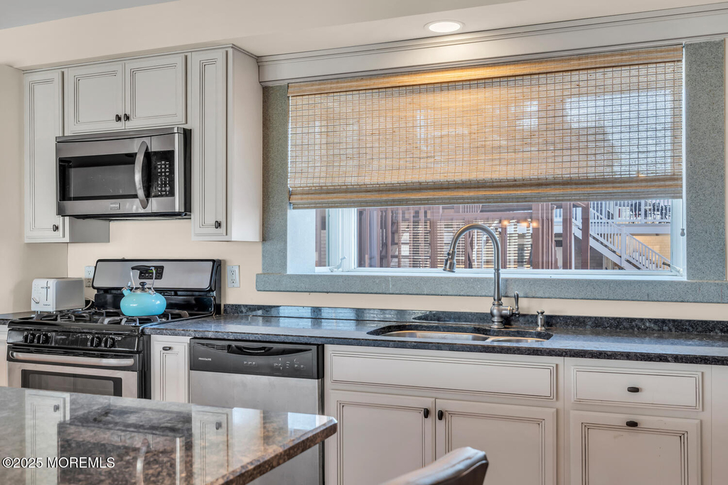 115 N Ocean Avenue - Photo 33