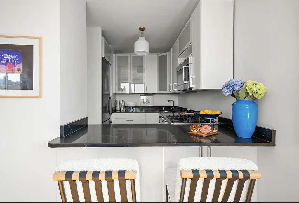 7th Avenue - Photo 1