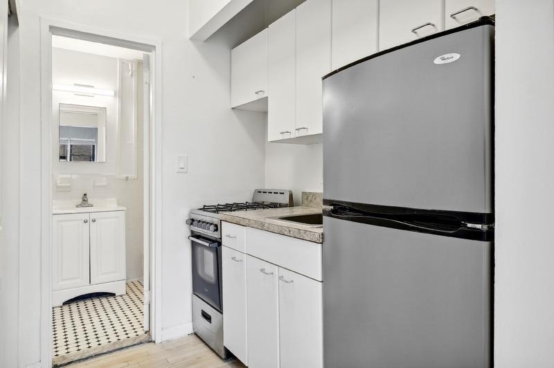 306 E 89th Street - Photo 4